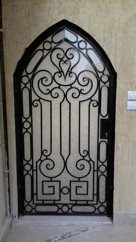 أعمال الحديد المشغول والكريتال الهندسية