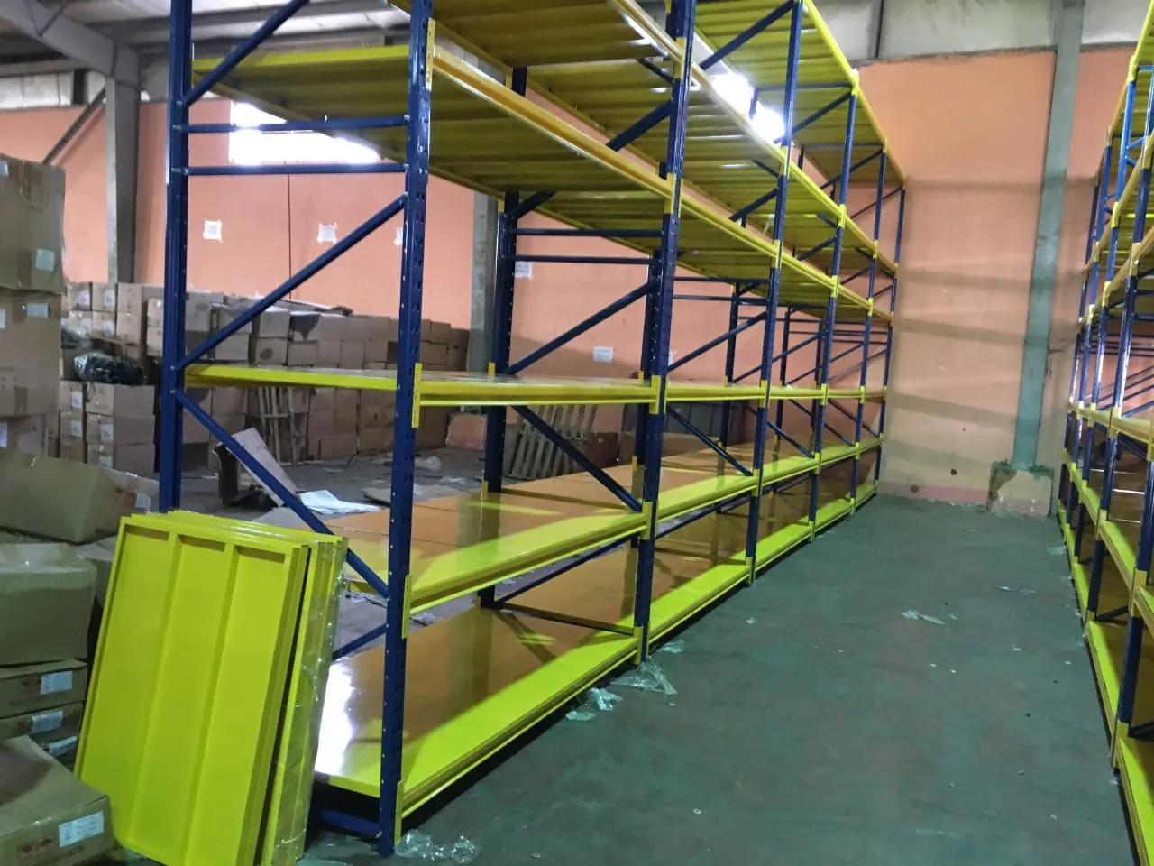 أنظمة التخزين وتجهيز المستودعات