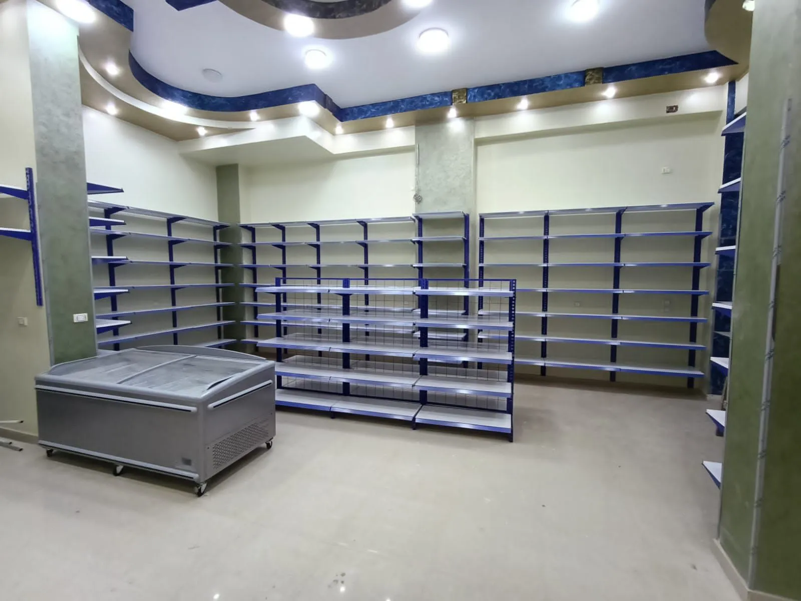 تجهيزات المحلات التجارية والمعارض